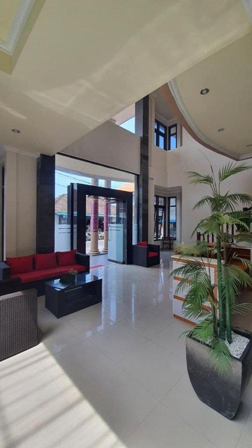 Grand Puri Hotel Batununggul エクステリア 写真