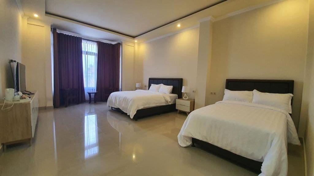 Grand Puri Hotel Batununggul エクステリア 写真