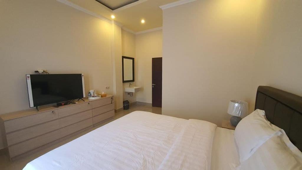 Grand Puri Hotel Batununggul エクステリア 写真