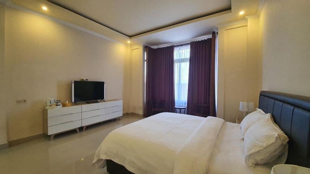 Grand Puri Hotel Batununggul エクステリア 写真